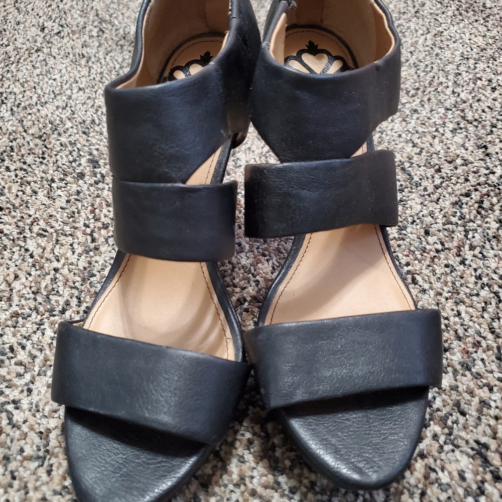 Heeled shoes